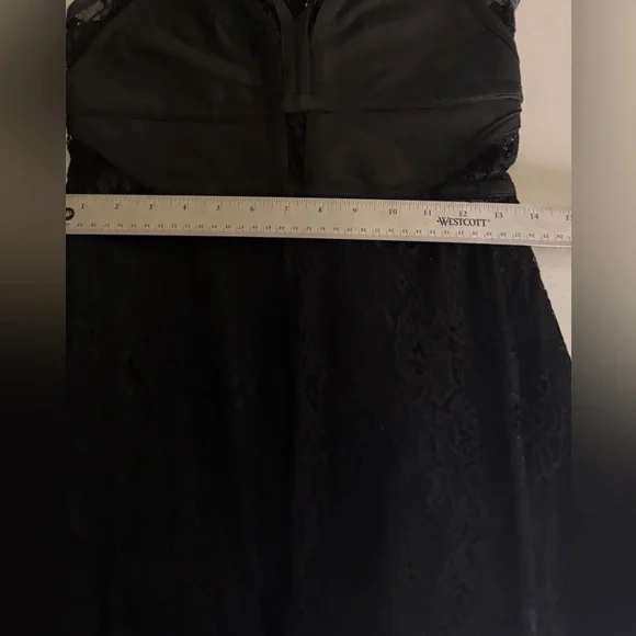 Windsor Women’s Black Lace High Low Dress, Medium. Pre-Owned Good - Picture 12 of 12